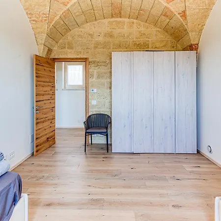 Porta Azzurra 6&2, Emma